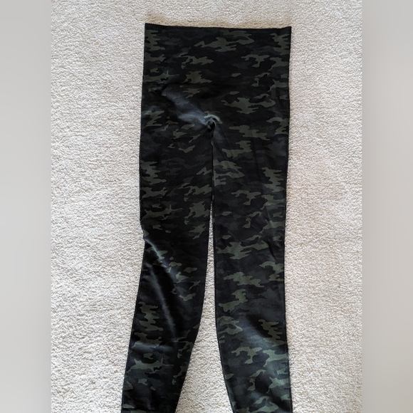 SPANX leggings camo color size large - Picture 3 of 5